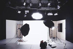 Ever wondered what it’s like behind the scenes at a photshoot?
